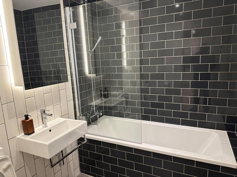 Spacious Modern 1 Bed Apartment. London Ngoại thất bức ảnh